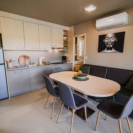 Deluxe Lake View Mobile Homes With Thermal Riviera Tickets チャテジ・オプ・サヴィ エクステリア 写真