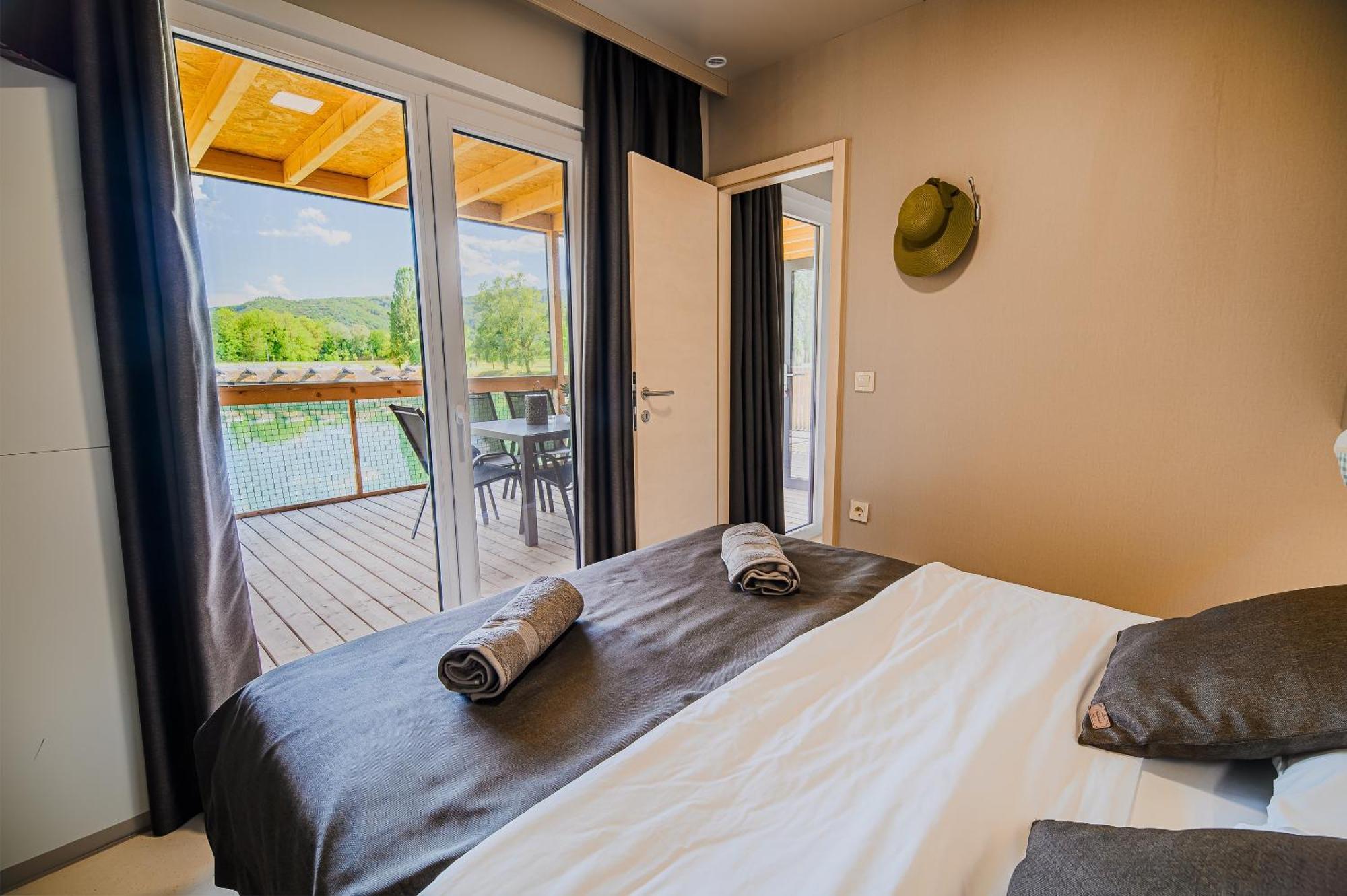 Deluxe Lake View Mobile Homes With Thermal Riviera Tickets チャテジ・オプ・サヴィ エクステリア 写真