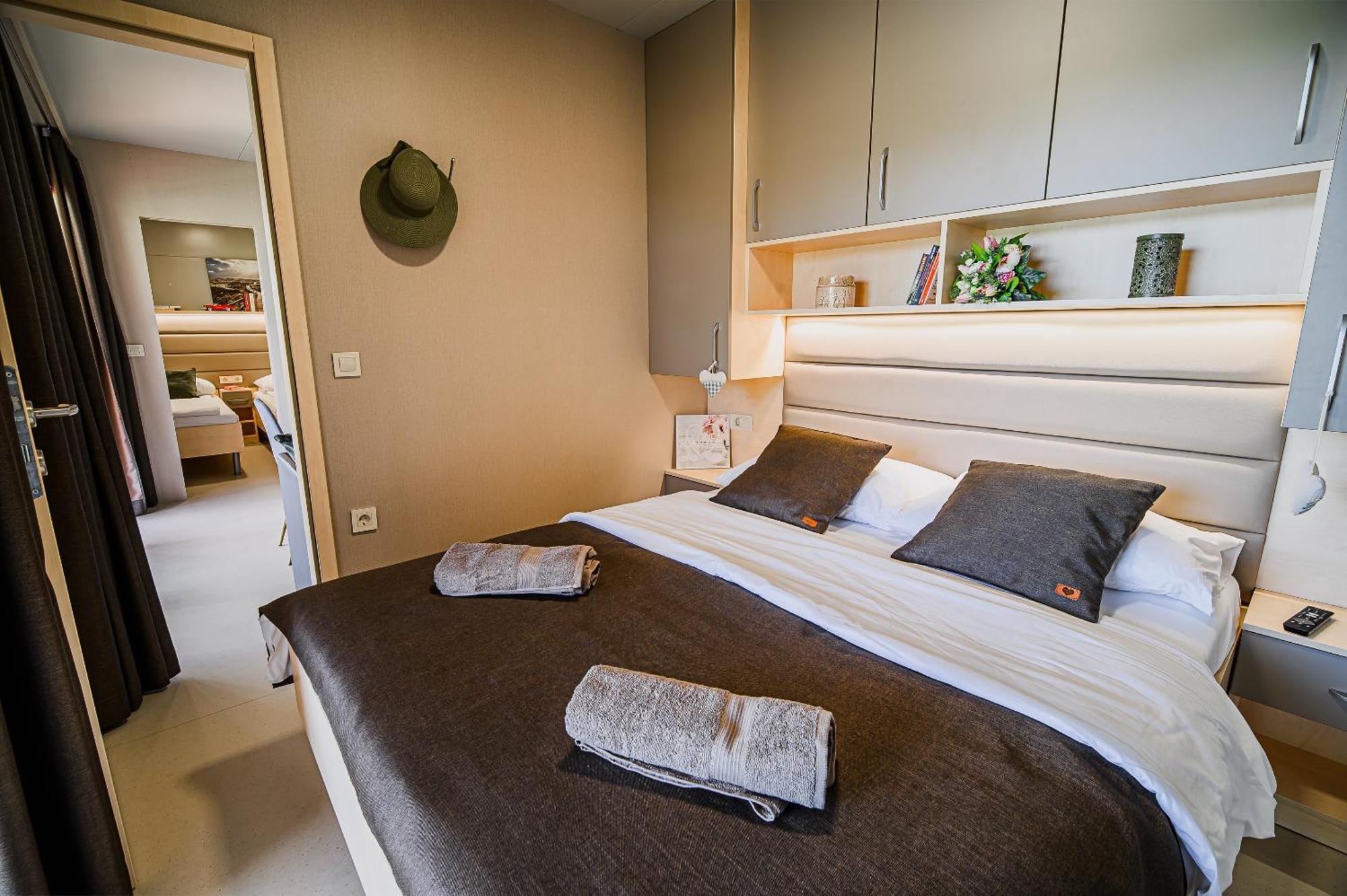 Deluxe Lake View Mobile Homes With Thermal Riviera Tickets チャテジ・オプ・サヴィ エクステリア 写真